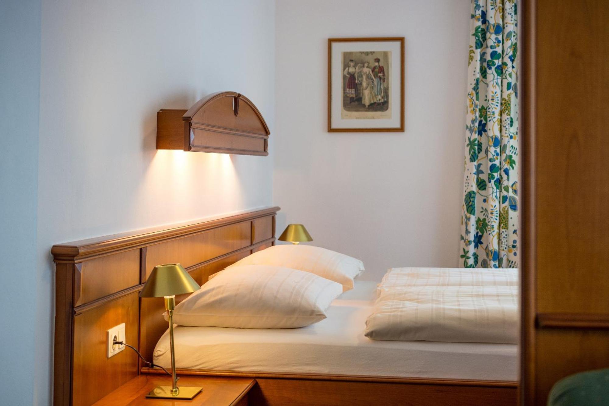 Landhotel Post Ebensee Am Traunsee ***S Exterior photo